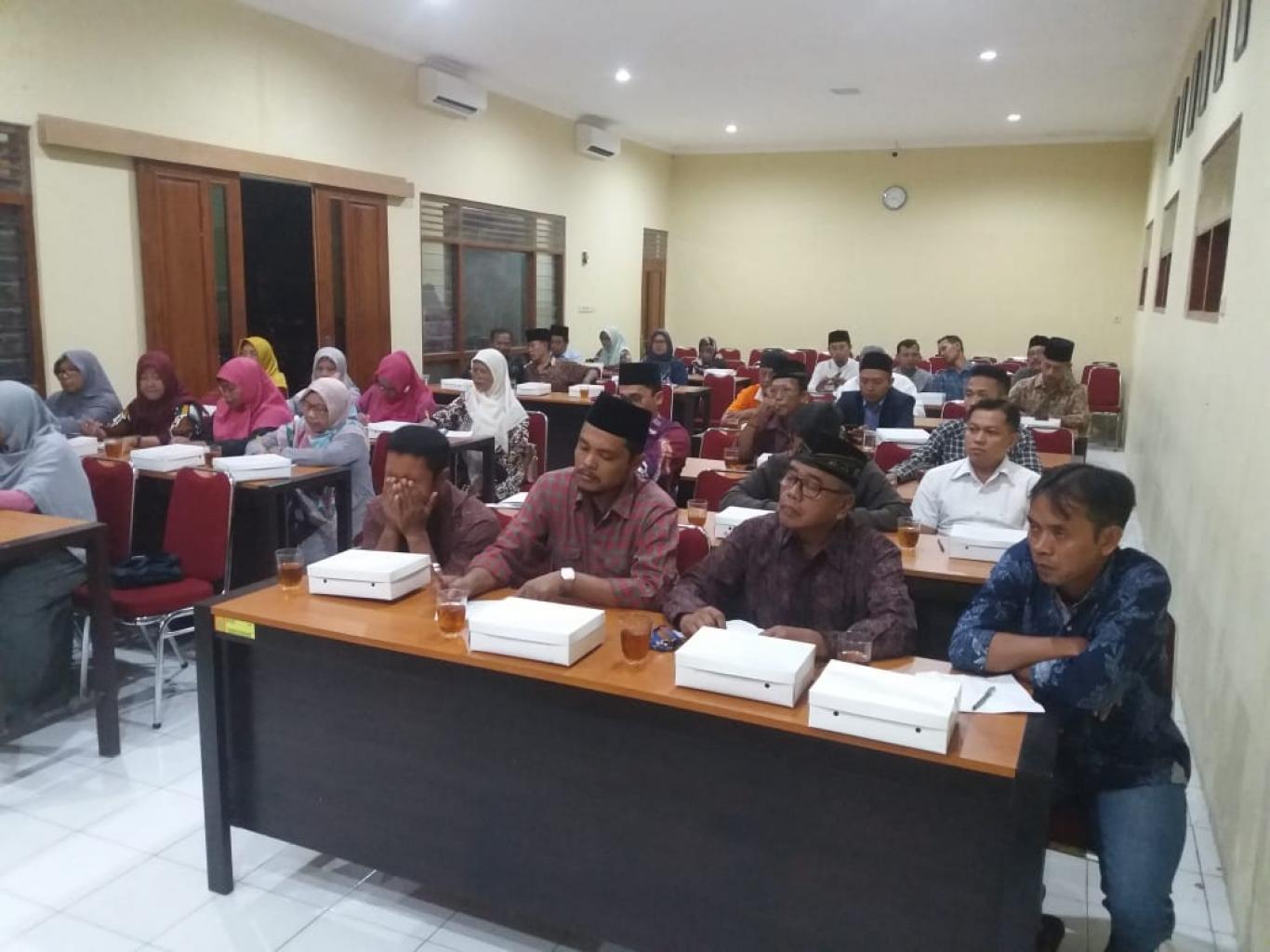 Rapat Pembentukan dan Bimbingan Teknis Petugas Pemutakhiran Data Pemilih dalam Pemilihan Lurah Desa